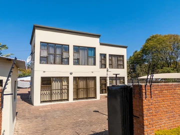 6 Bedroom Garden Flat