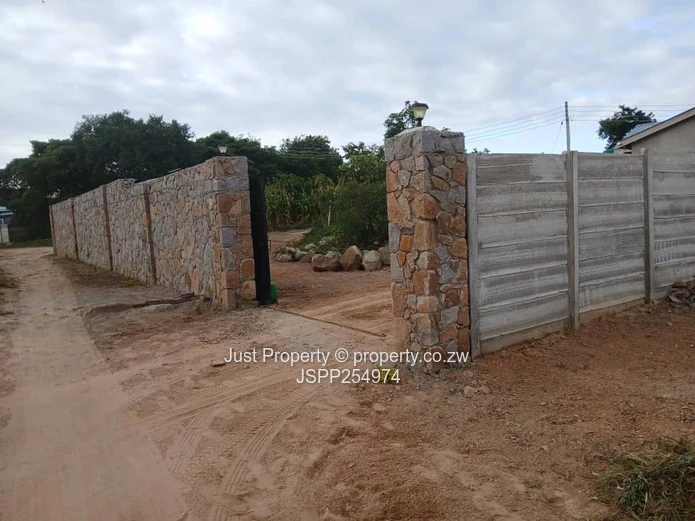 Stone-walled 2-Bed Cottage on 1,200m² with Borehole - Title deed