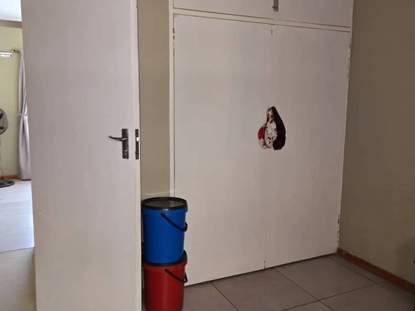 2 Bedroom Flat & Apartment