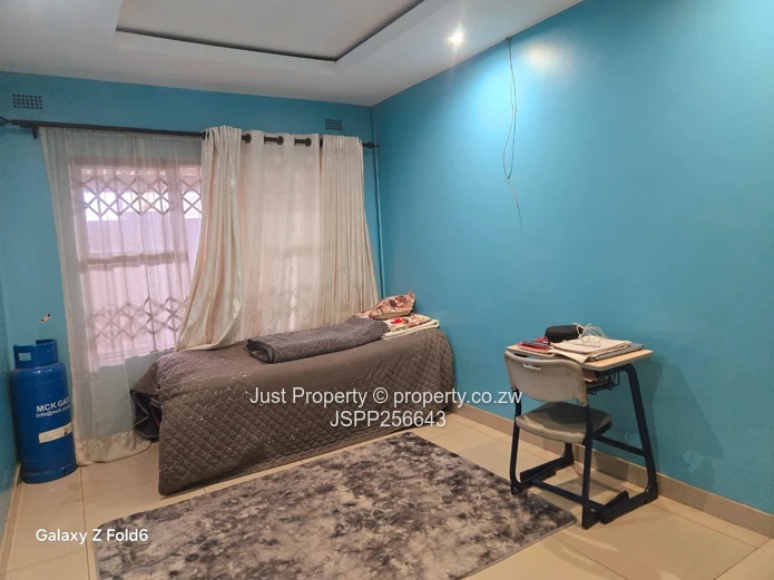 Madokero 4-Bed Home - Fitted Kitchen, Carport & Solar