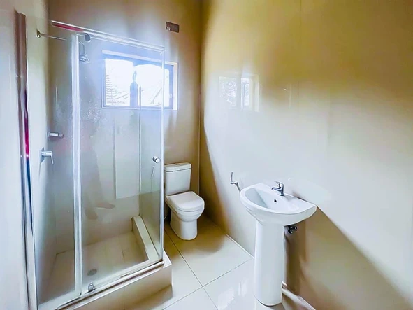 5 Bedroom Flat & Apartment