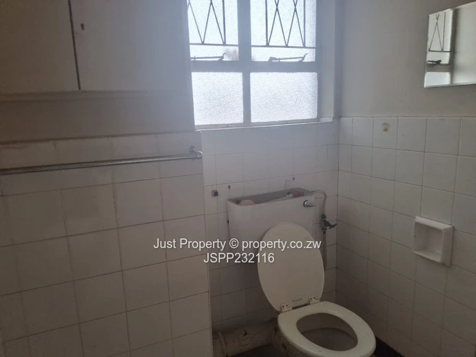 Classic Avenues 1 1/2 Bed with Large Windows & 24hr Security (Sole Mandate)