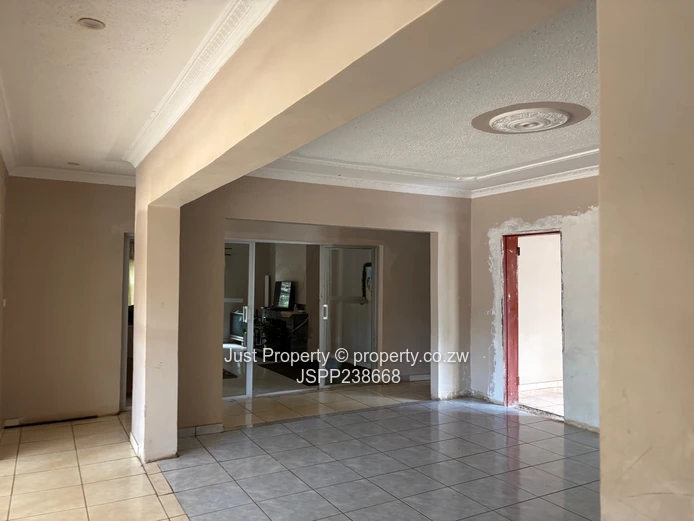 Marlborough: 8-Bed Home with Borehole, Garden & Carport