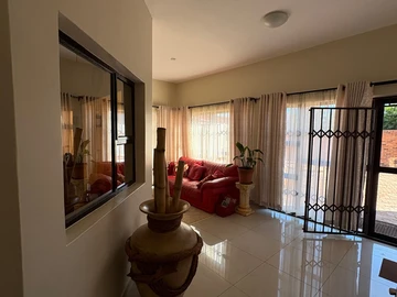 3 Bedroom Flat & Apartment