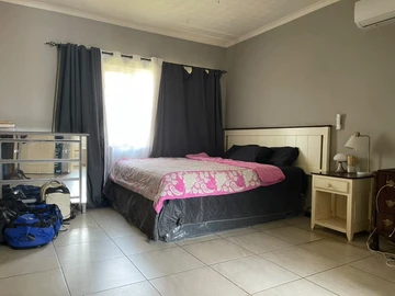 4 Bedroom Flat & Apartment