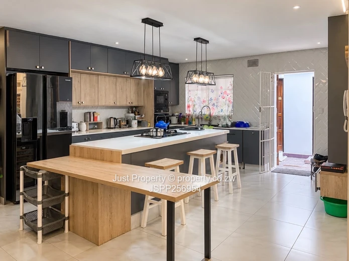 Townhouse In Prime Location