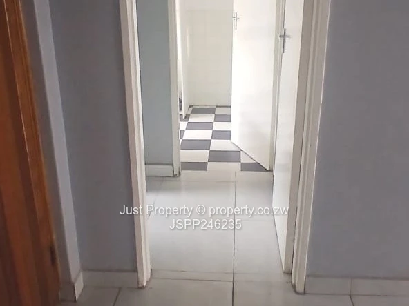 Luxurious 3 Bed Apartment in a secure Avenues Complex