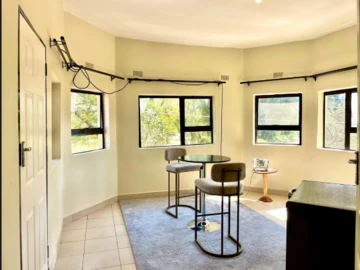 6 Bedroom Flat & Apartment