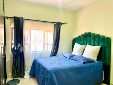 6 Bedroom Flat & Apartment