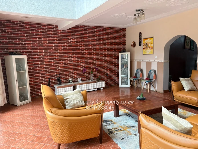 Modern 6 bedroom House