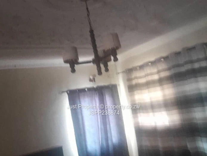 This well-maintained and spacious property located in the sought-after suburb of Windsor Park offers