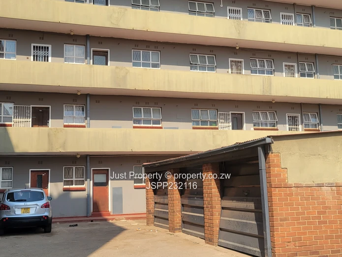 Classic Avenues 1 1/2 Bed with Large Windows & 24hr Security