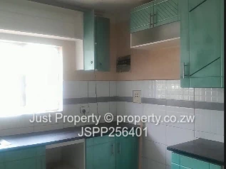 3 Bedrooms Westlea Ensuite: Rent