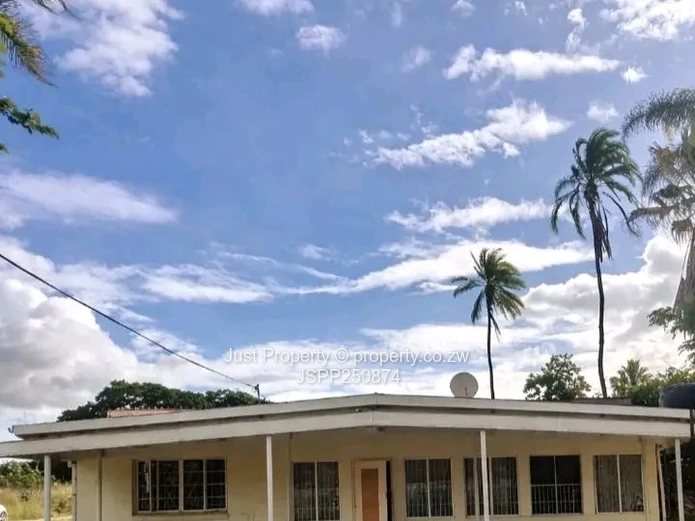 Spacious 4-Bed Hatfield Home with Title Deeds