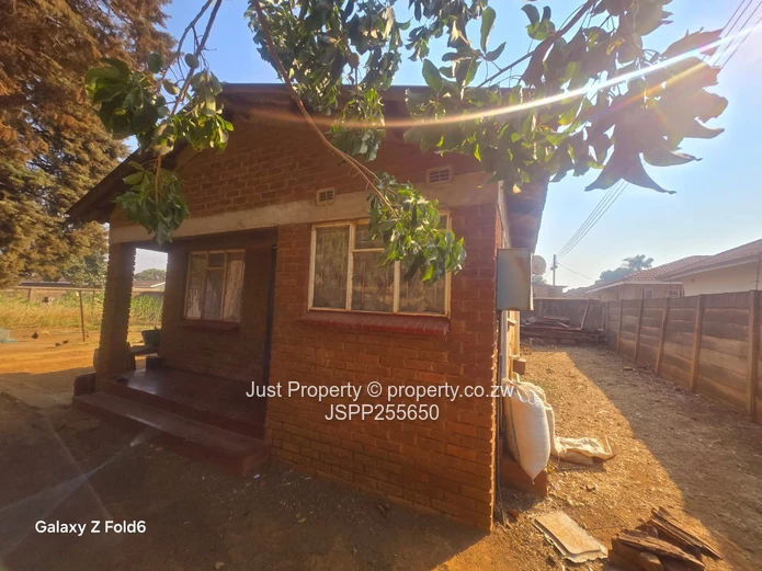 INVESTMENT OPPORTUNITY!2-Bed Cottage on 470m² in Nkwisi Gardens- Title Deeds (Sole Mandate)