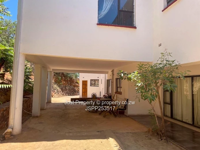 Grand 6-Bedroom Home on 4452 m², Borrowdale Brooke (Sole Mandate)
