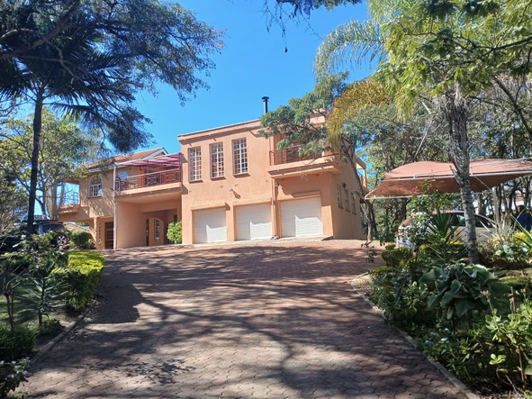Luxurious 6-Bedroom House for Rent in Glen Lorne with Pool & Borehole
