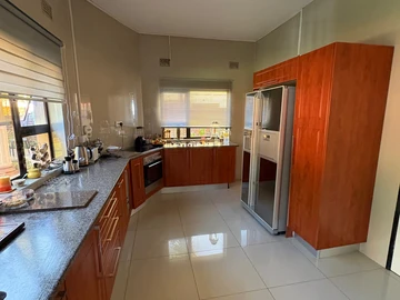 3 Bedroom Flat & Apartment