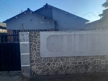 House for sale in Unit C, Chitungwiza