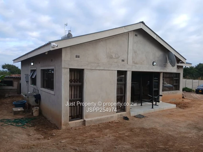 Stone-walled 2-Bed Cottage on 1,200m² with Borehole - Title deed