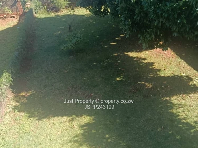 3-Bed Eastlea Flat with Borehole & Balcony Views - Reduced to Go!