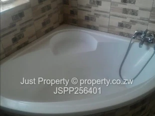 3 Bedrooms Westlea Ensuite: Rent