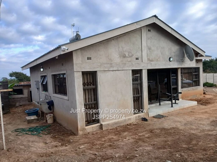 Stone-walled 2-Bed Cottage on 1,200m² with Borehole - Title deed