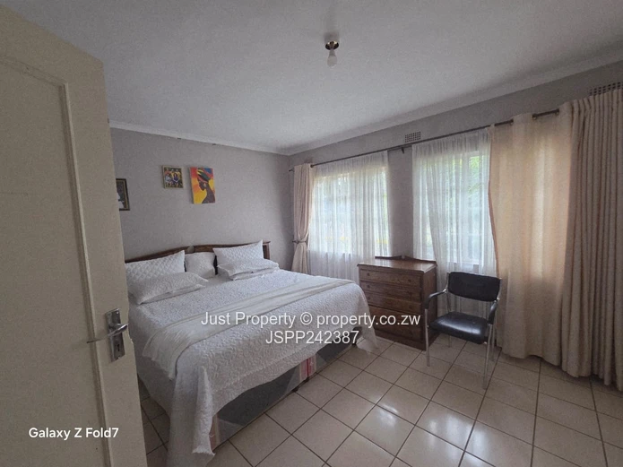 Borrowdale Road Frontage House sitting on 4008sqm