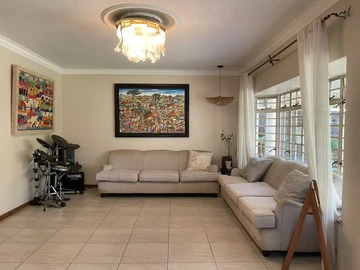 4 Bedroom Flat & Apartment