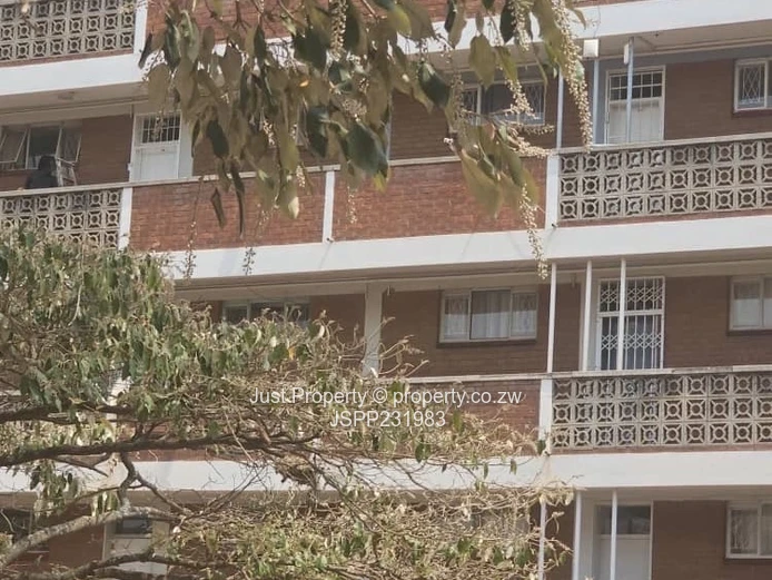 Eastivew Garderns Flat for sale