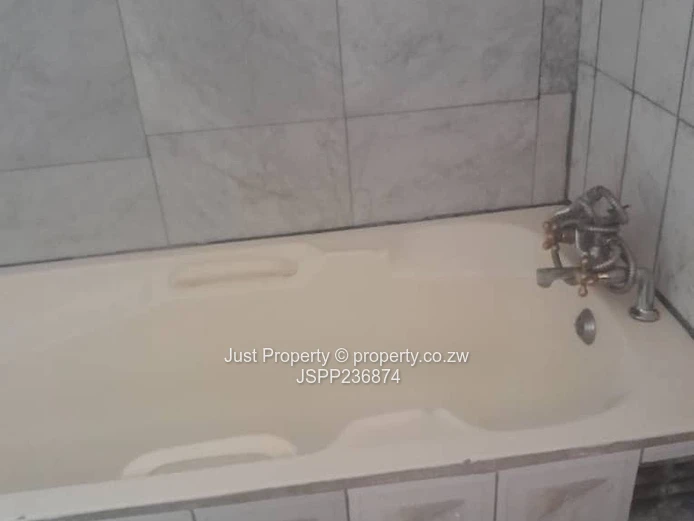 This well-maintained and spacious property located in the sought-after suburb of Windsor Park offers