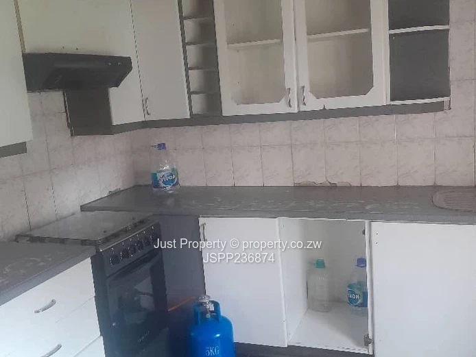 This well-maintained and spacious property located in the sought-after suburb of Windsor Park offers