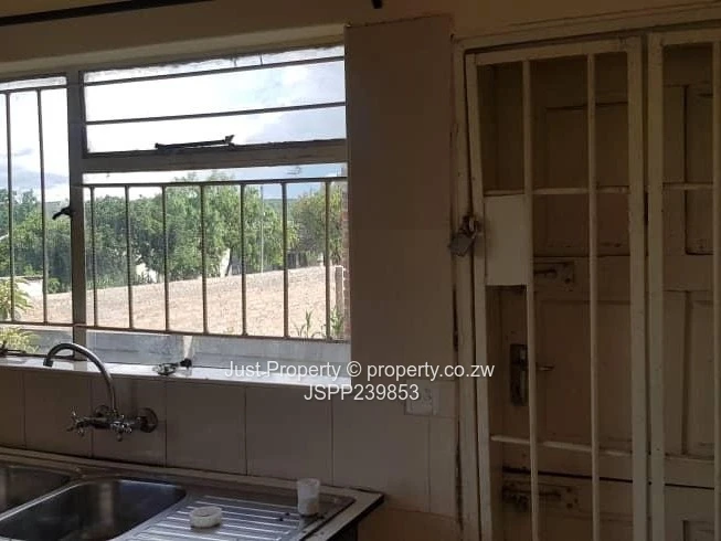 3-Bed Home with Main En-Suite, Garden & Carport - Marondera (Sole Mandate)