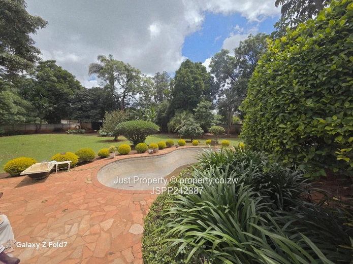 Borrowdale Road Frontage House sitting on 4008sqm