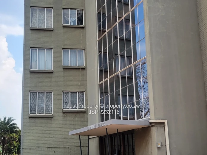 Classic Avenues 1 1/2 Bed with Large Windows & 24hr Security (Sole Mandate)