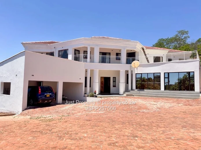 Borrowdale Brooke 6-Bed, 6-Bath — Jacuzzi, Modern Kitchen