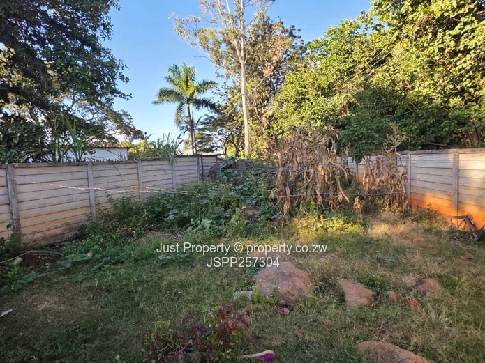 Spacious 2825 m² Stand in Quinnington — Tarred Roads