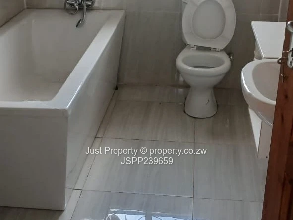 Luxurious 3 Bed house in a secure neighbourhood: Rent