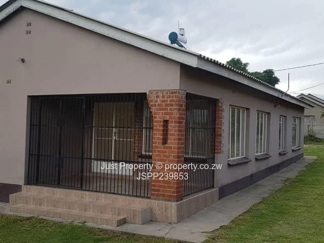 3-Bed Home with Main En-Suite, Garden & Carport - Marondera (Sole Mandate)