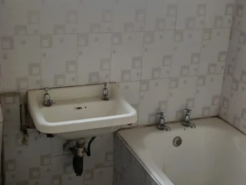 2 Bedroom Flat & Apartment