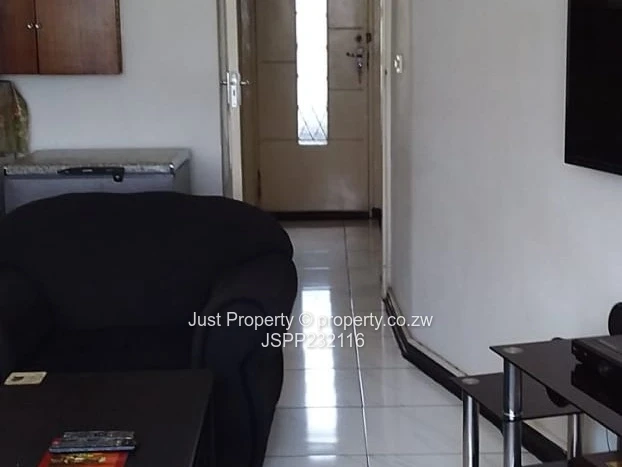 Classic Avenues 1 1/2 Bed with Large Windows & 24hr Security (Sole Mandate)