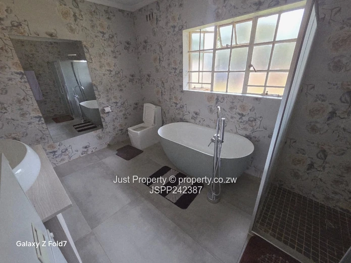 Borrowdale Road Frontage House sitting on 4008sqm