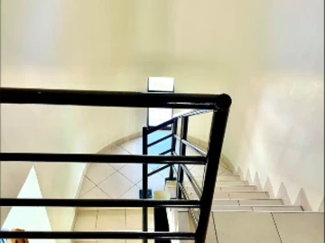 6 Bedroom Flat & Apartment