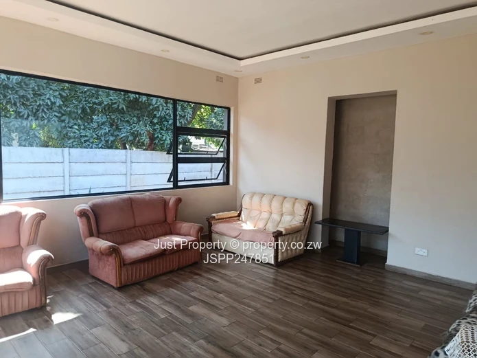 Modern 4-Bed home in Borrowdale 