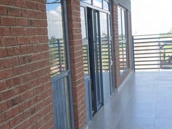 Prime Retail Space in Chitungwiza: Spacious & Well-Connected