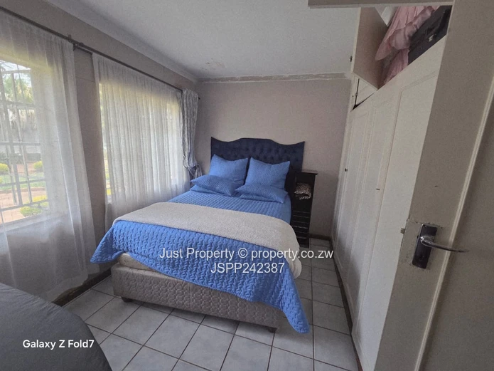 Borrowdale Road Frontage House sitting on 4008sqm