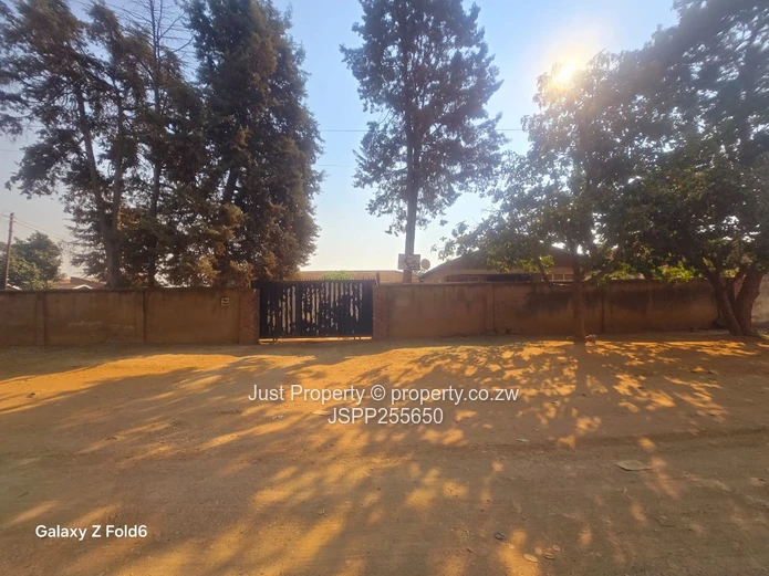 INVESTMENT OPPORTUNITY!2-Bed Cottage on 470m² in Nkwisi Gardens- Title Deeds (Sole Mandate)