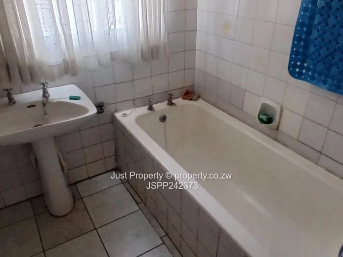 Clean 3 Bed House to Rent- Commercial/Residential