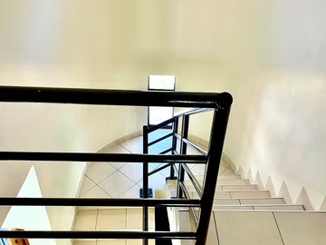 6 Bedroom Garden Flat