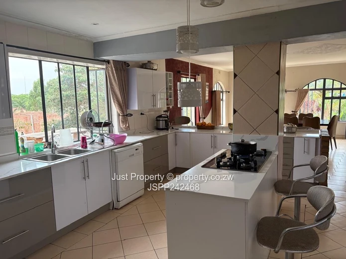 Brookview 6-Bed House with Verandas, Garden & Borehole